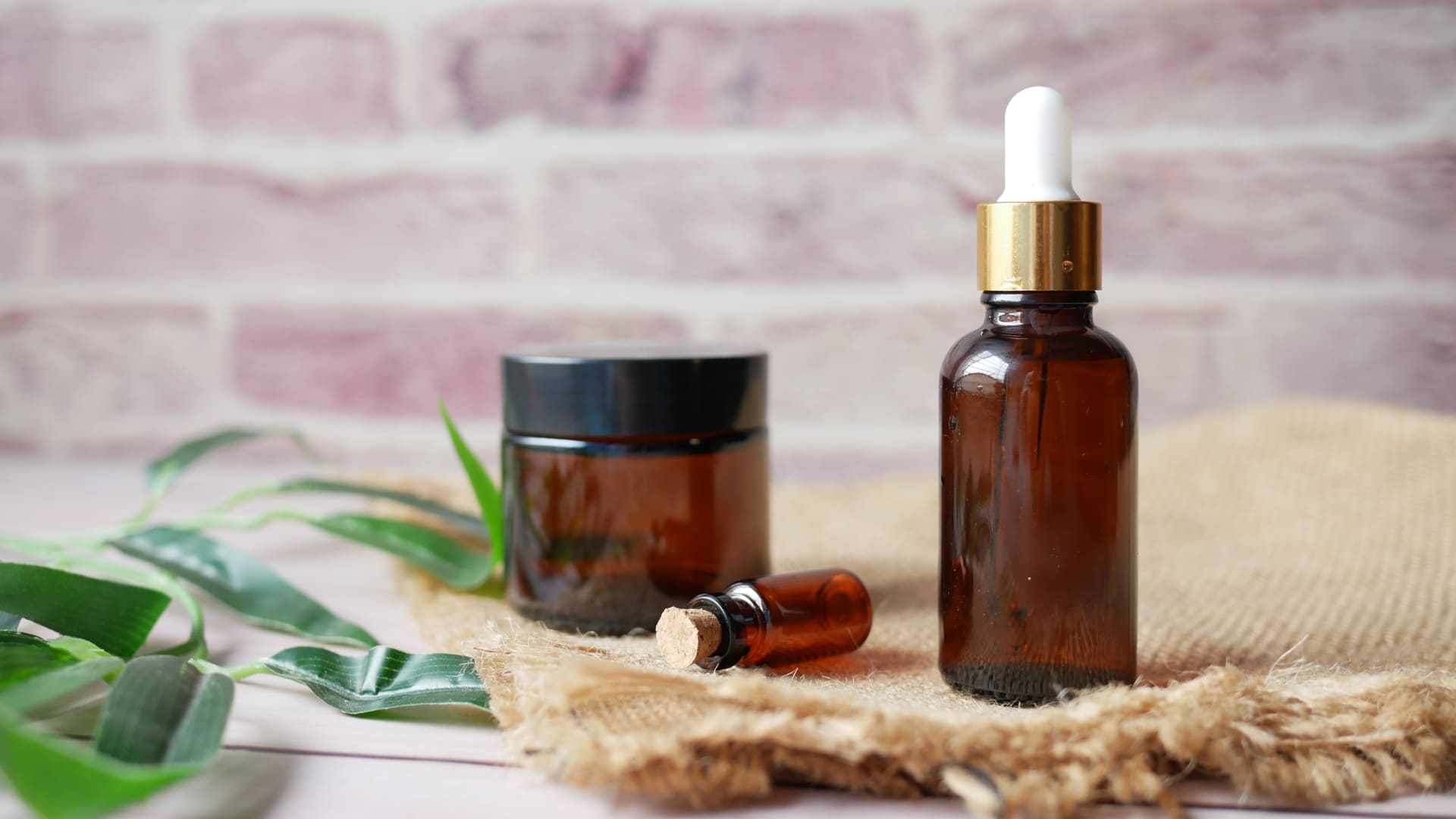 Private Label Organic Essential Oils Cosmetic Manufacturers